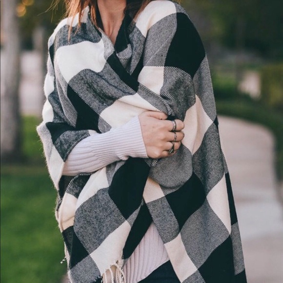 Black & White Woman’s Buffalo Check Tassel Poncho - Picture 2 of 4